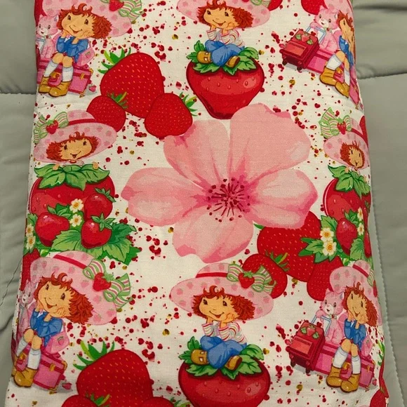 Strawberry Shortcake Bamboo Blanket - Picture 1 of 5